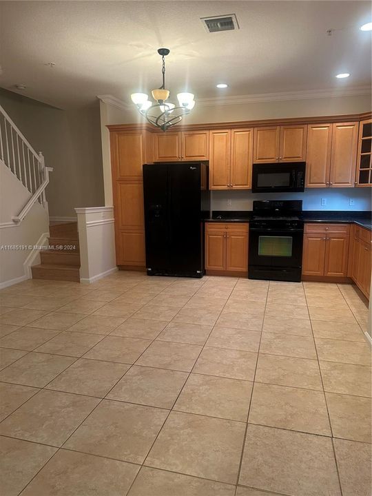 For Rent: $3,100 (3 beds, 3 baths, 1611 Square Feet)