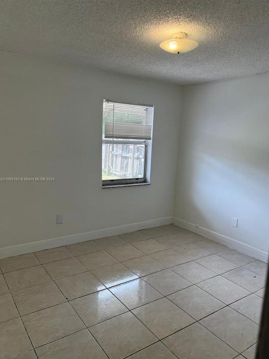 Recently Rented: $2,200 (3 beds, 1 baths, 1120 Square Feet)