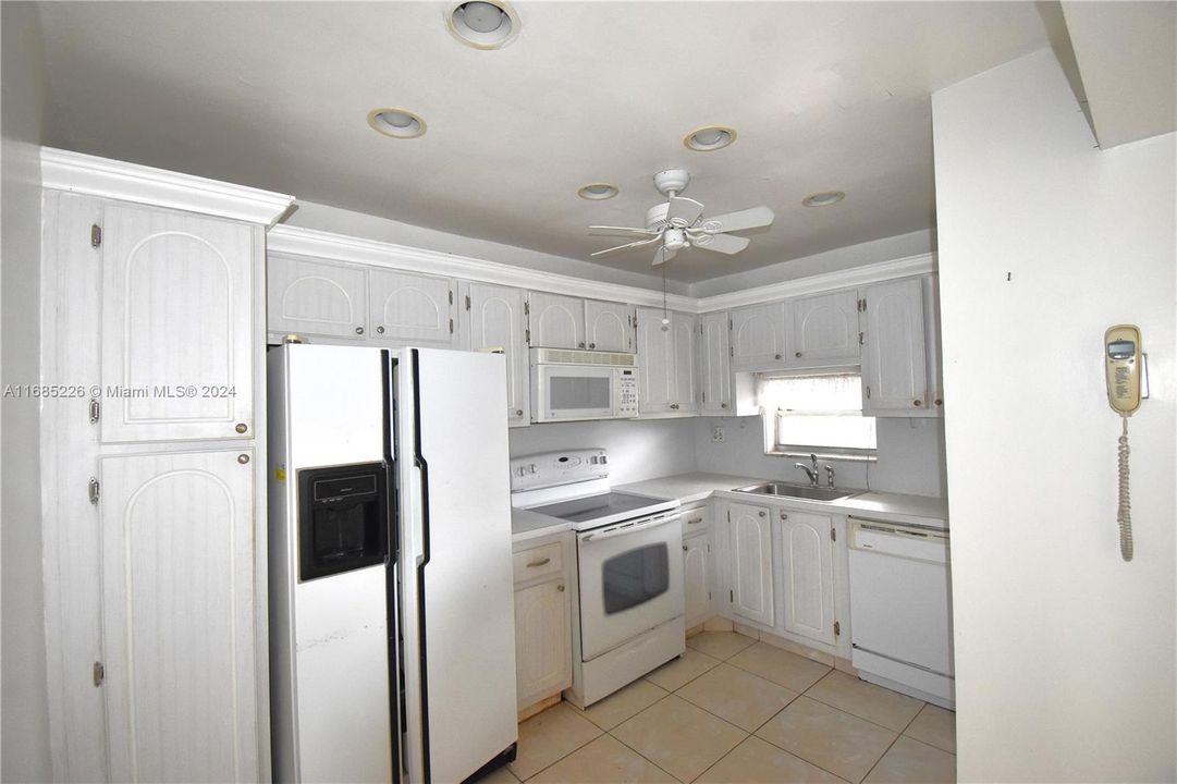 For Sale: $145,000 (2 beds, 1 baths, 1050 Square Feet)