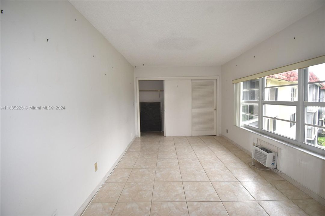 For Sale: $145,000 (2 beds, 1 baths, 1050 Square Feet)