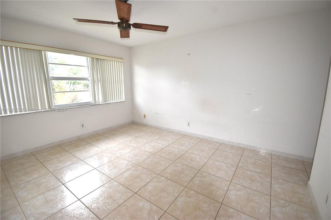 For Sale: $145,000 (2 beds, 1 baths, 1050 Square Feet)