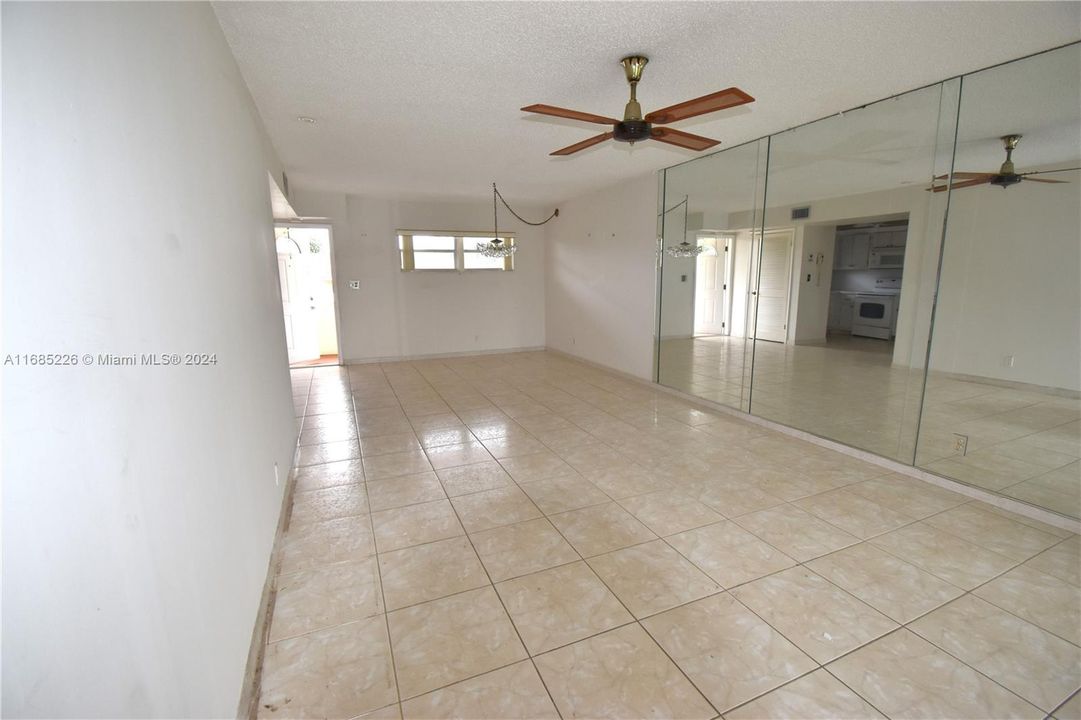 For Sale: $145,000 (2 beds, 1 baths, 1050 Square Feet)