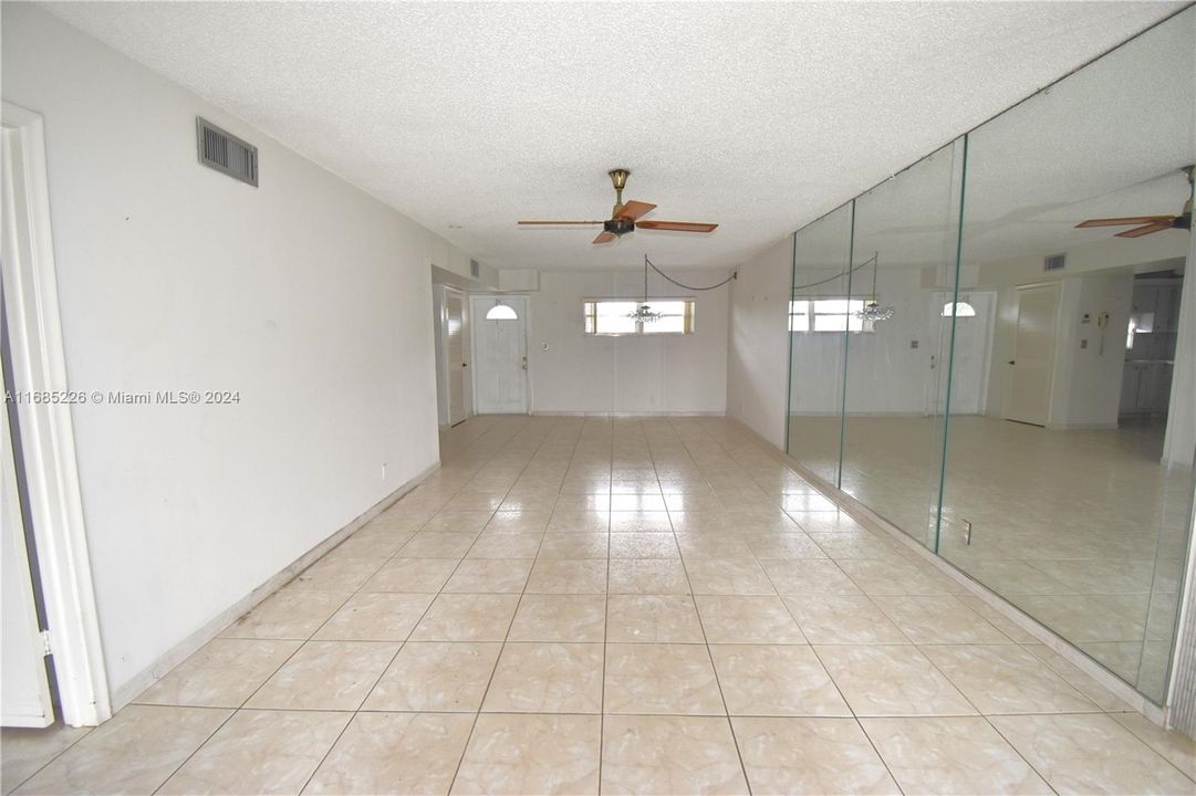 For Sale: $145,000 (2 beds, 1 baths, 1050 Square Feet)