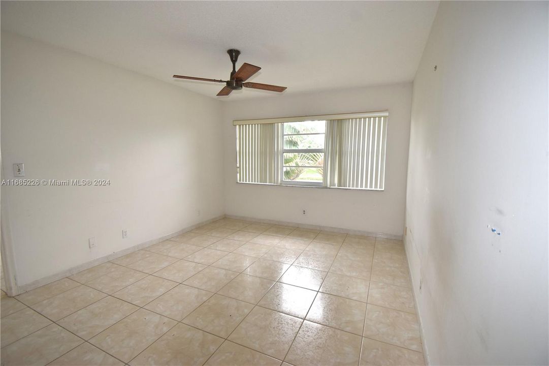 For Sale: $145,000 (2 beds, 1 baths, 1050 Square Feet)