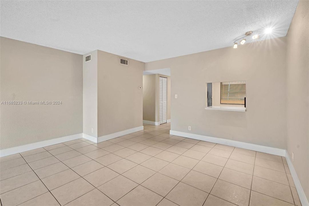 For Rent: $2,350 (2 beds, 2 baths, 1130 Square Feet)