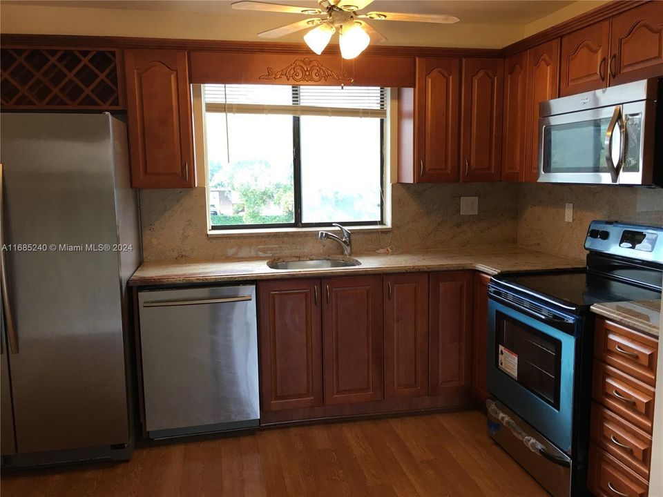 For Rent: $2,250 (2 beds, 2 baths, 847 Square Feet)