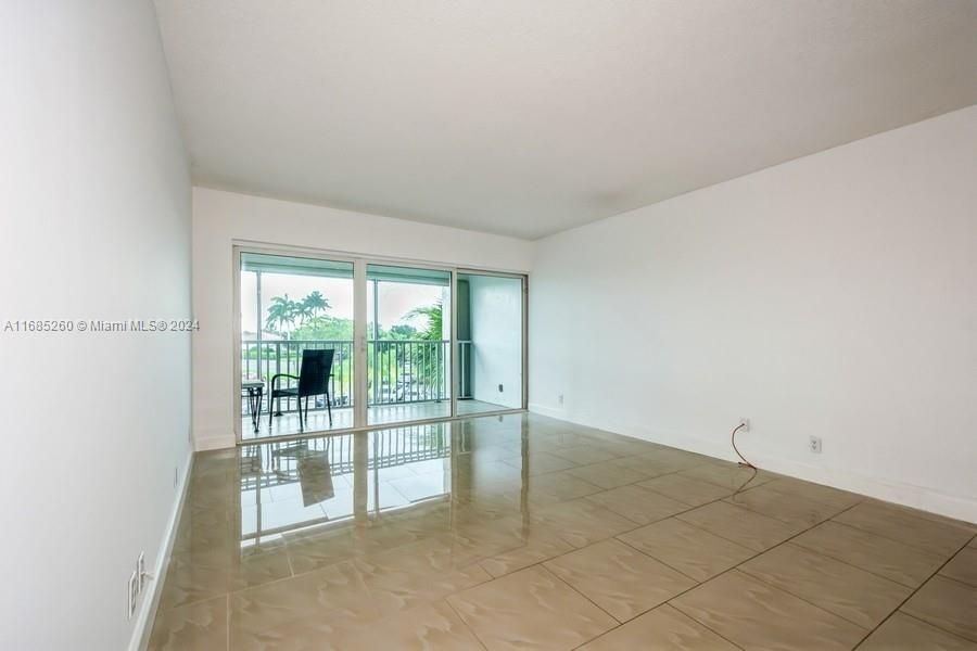 For Rent: $2,500 (2 beds, 2 baths, 1106 Square Feet)