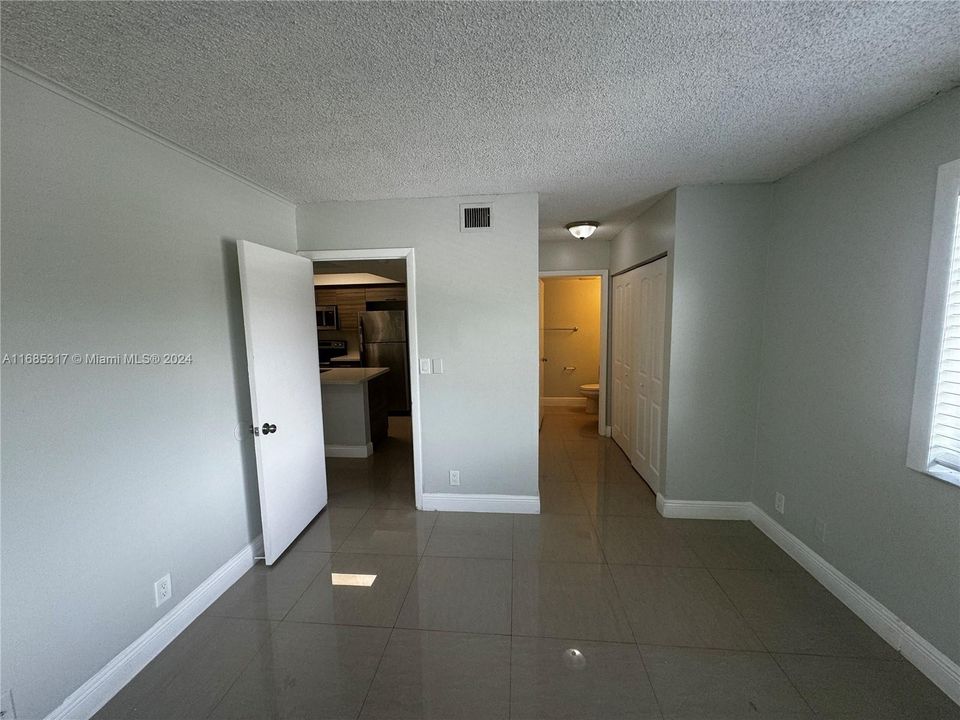 For Rent: $1,800 (1 beds, 1 baths, 690 Square Feet)