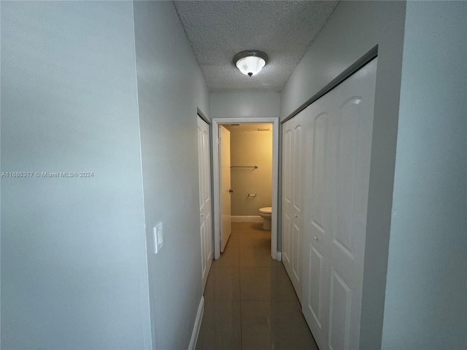 For Rent: $1,800 (1 beds, 1 baths, 690 Square Feet)