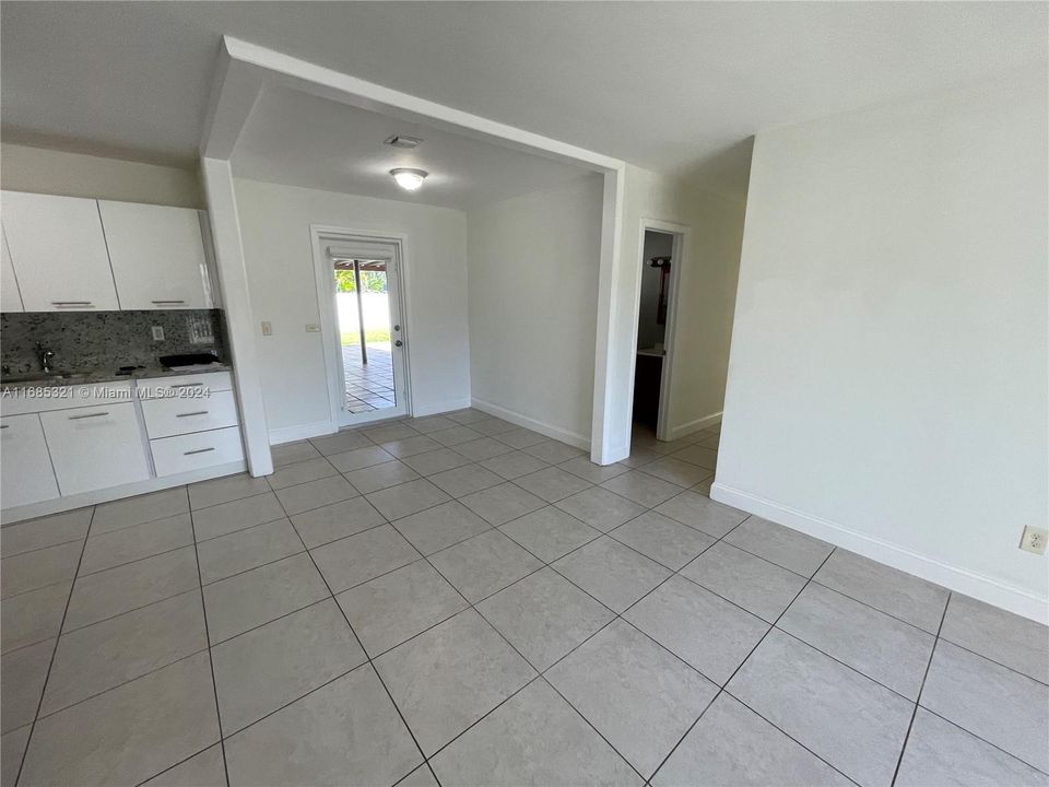 Active With Contract: $3,100 (3 beds, 2 baths, 1720 Square Feet)