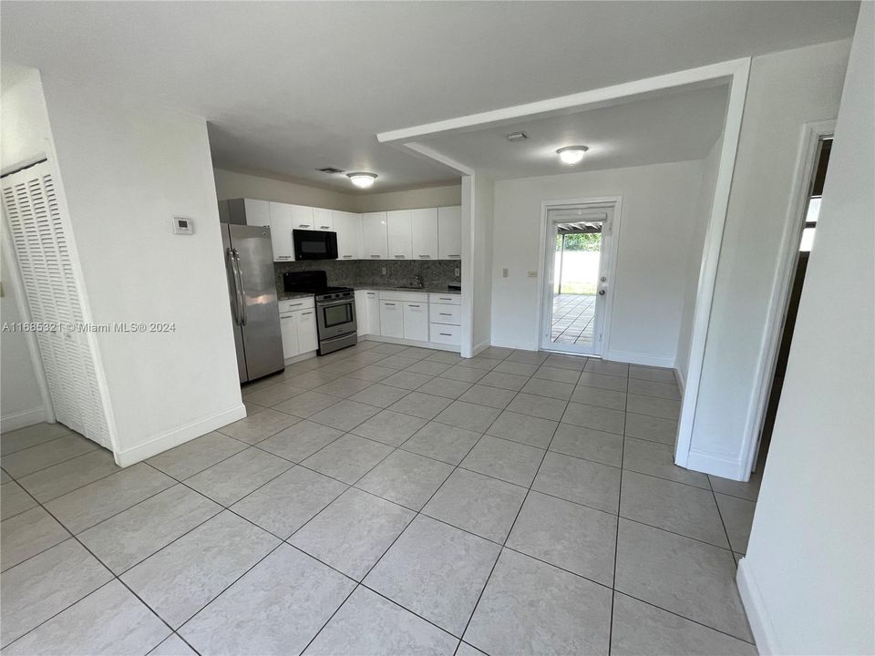 Active With Contract: $3,100 (3 beds, 2 baths, 1720 Square Feet)