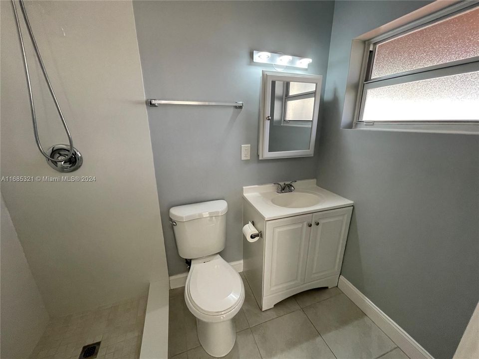 Active With Contract: $3,100 (3 beds, 2 baths, 1720 Square Feet)