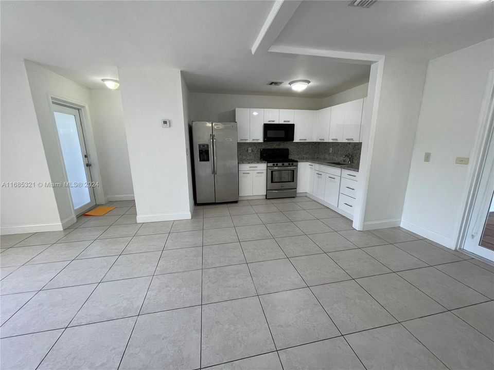 Active With Contract: $3,100 (3 beds, 2 baths, 1720 Square Feet)