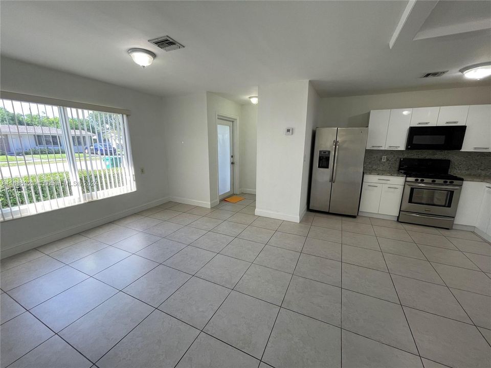 Active With Contract: $3,100 (3 beds, 2 baths, 1720 Square Feet)