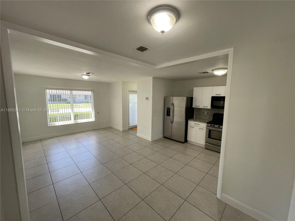 Active With Contract: $3,100 (3 beds, 2 baths, 1720 Square Feet)