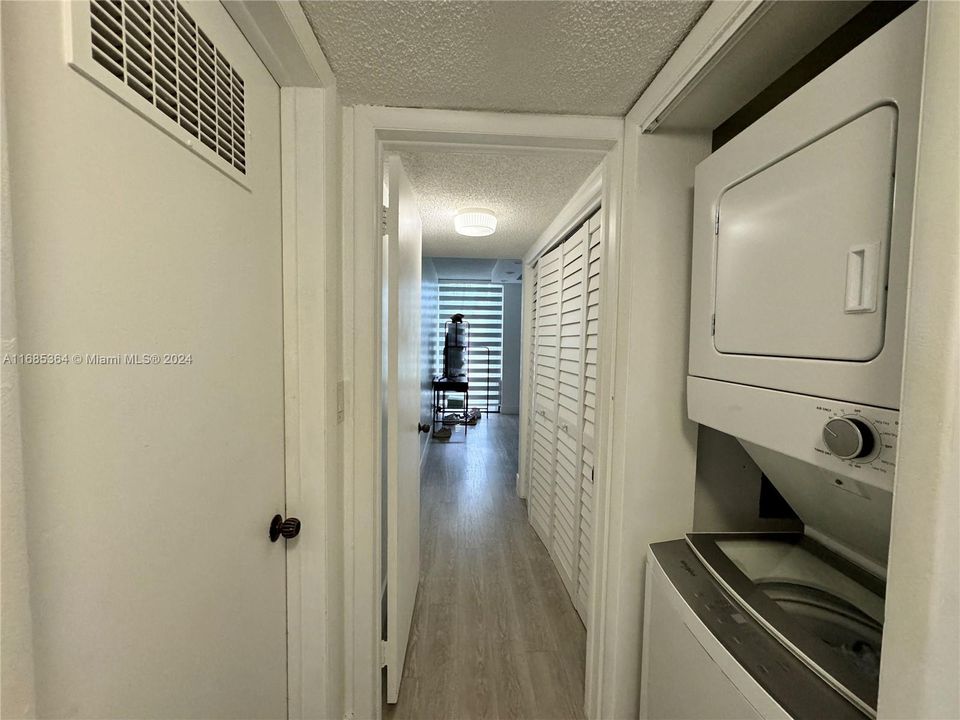 For Sale: $369,000 (2 beds, 2 baths, 1224 Square Feet)