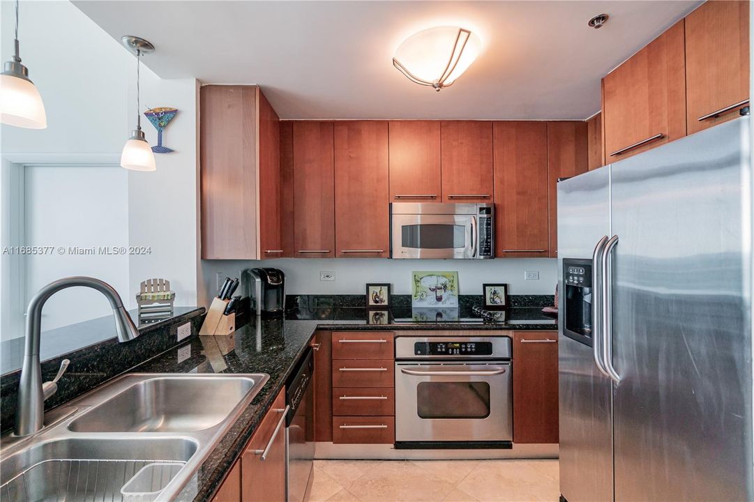 For Sale: $899,000 (1 beds, 1 baths, 805 Square Feet)