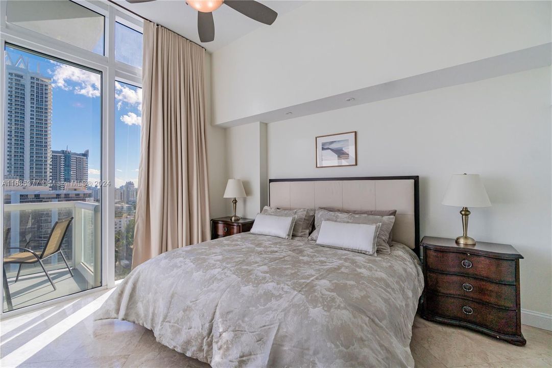 For Sale: $899,000 (1 beds, 1 baths, 805 Square Feet)