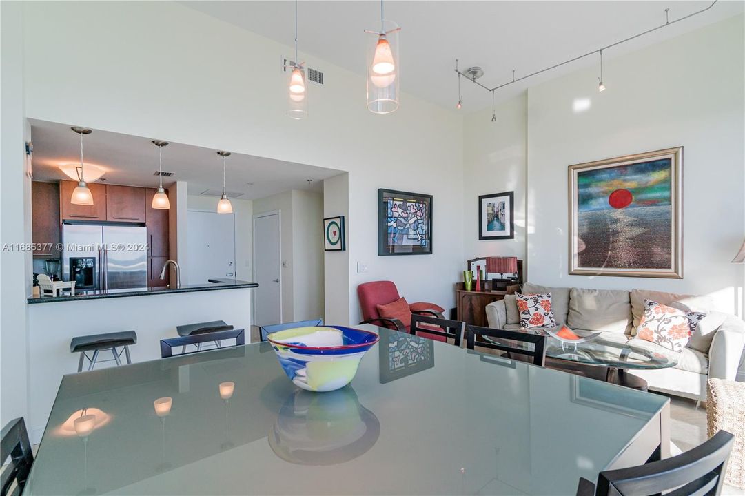 For Sale: $899,000 (1 beds, 1 baths, 805 Square Feet)