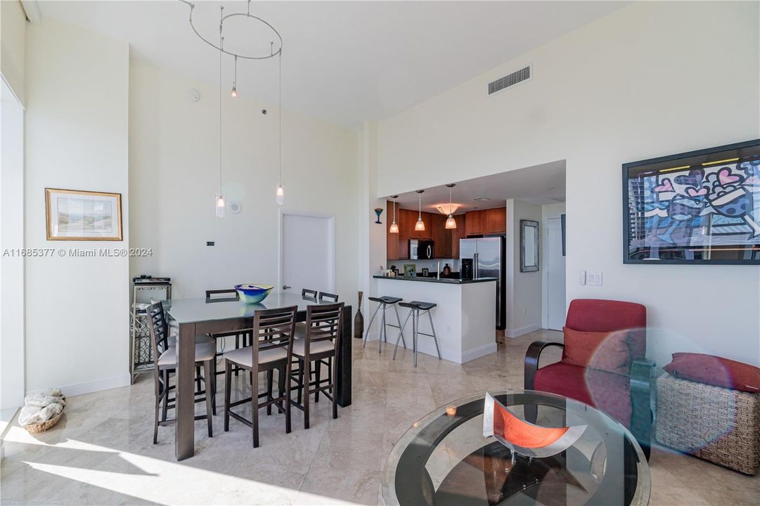 For Sale: $899,000 (1 beds, 1 baths, 805 Square Feet)