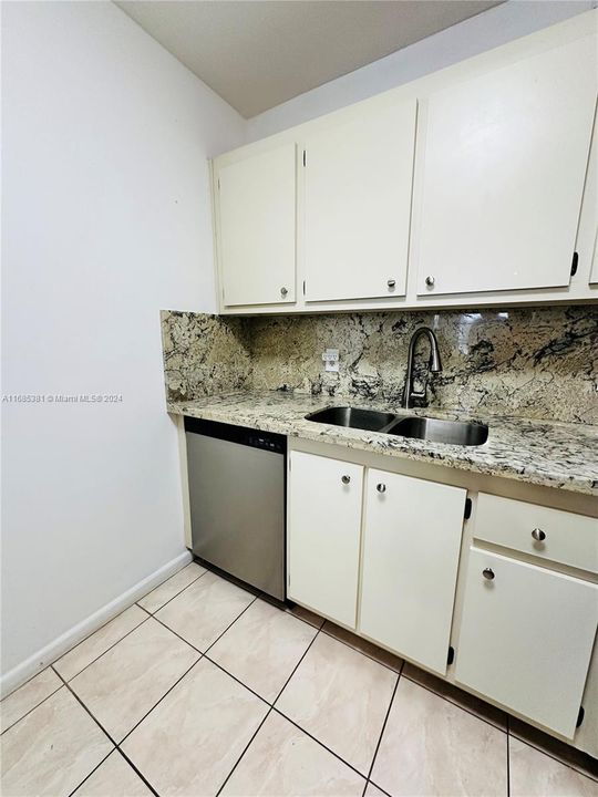 For Sale: $210,000 (2 beds, 1 baths, 953 Square Feet)