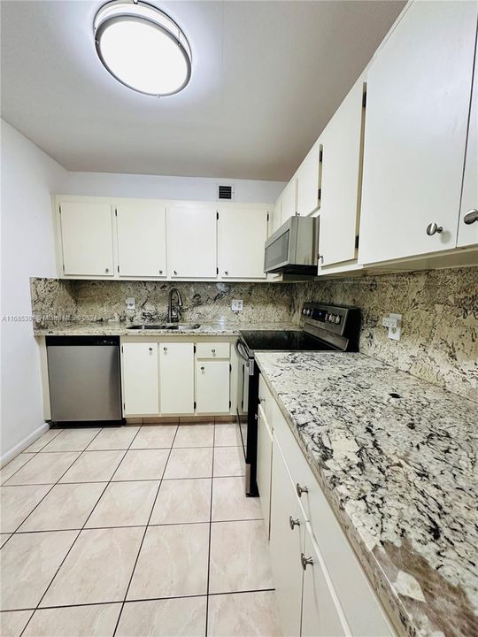 For Sale: $210,000 (2 beds, 1 baths, 953 Square Feet)