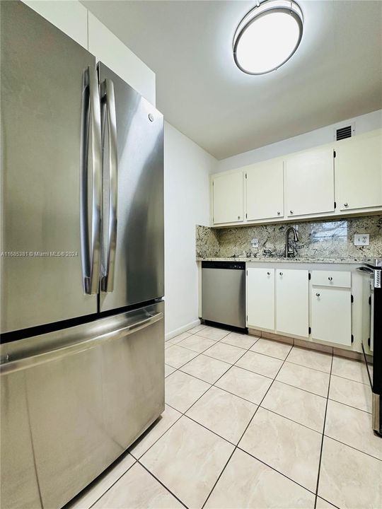 For Sale: $210,000 (2 beds, 1 baths, 953 Square Feet)