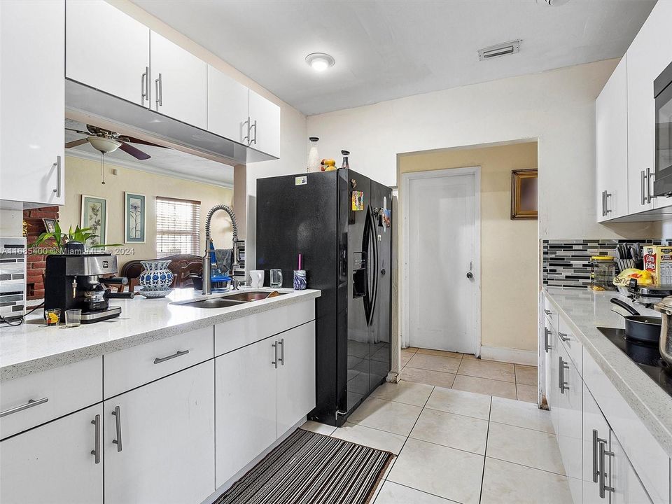 For Sale: $750,000 (3 beds, 1 baths, 1288 Square Feet)