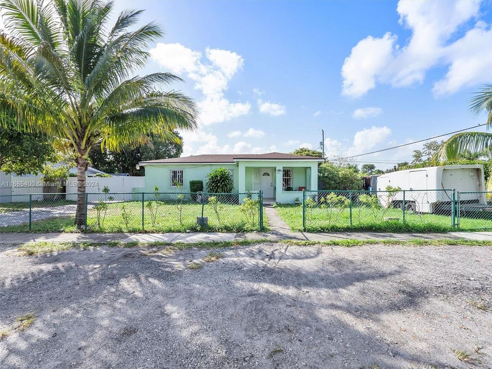 For Sale: $750,000 (3 beds, 1 baths, 1288 Square Feet)