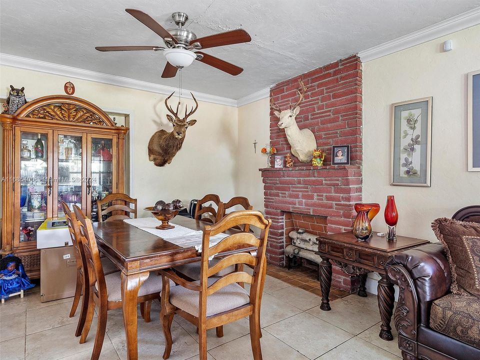 For Sale: $750,000 (3 beds, 1 baths, 1288 Square Feet)