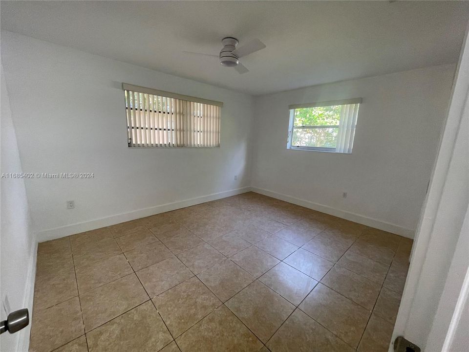 For Rent: $2,600 (2 beds, 1 baths, 1918 Square Feet)