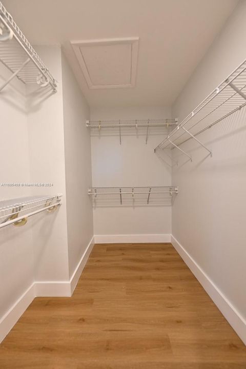 Master Bed Closet