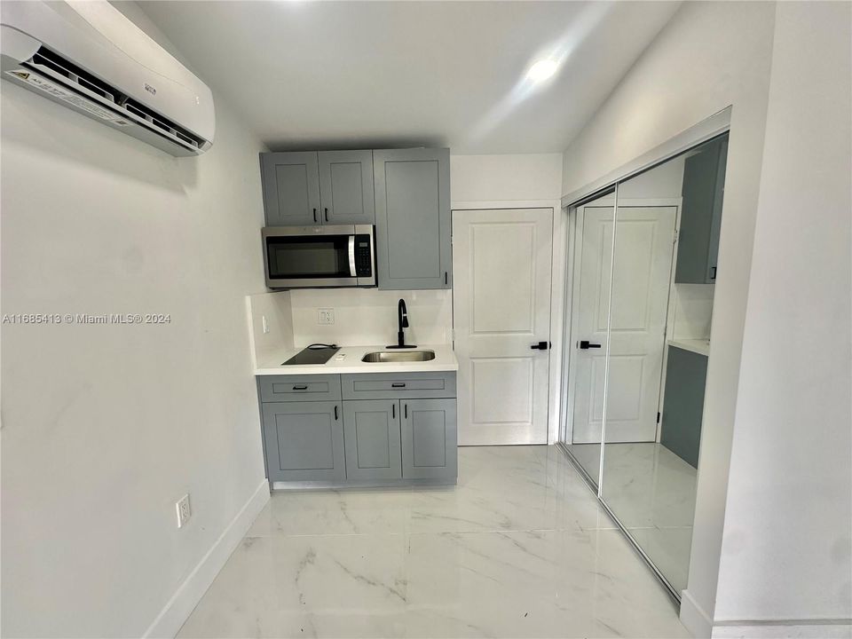 For Rent: $2,950 (2 beds, 1 baths, 1122 Square Feet)