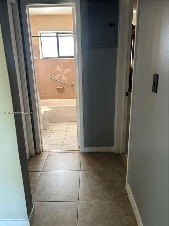 For Rent: $2,100 (2 beds, 1 baths, 954 Square Feet)