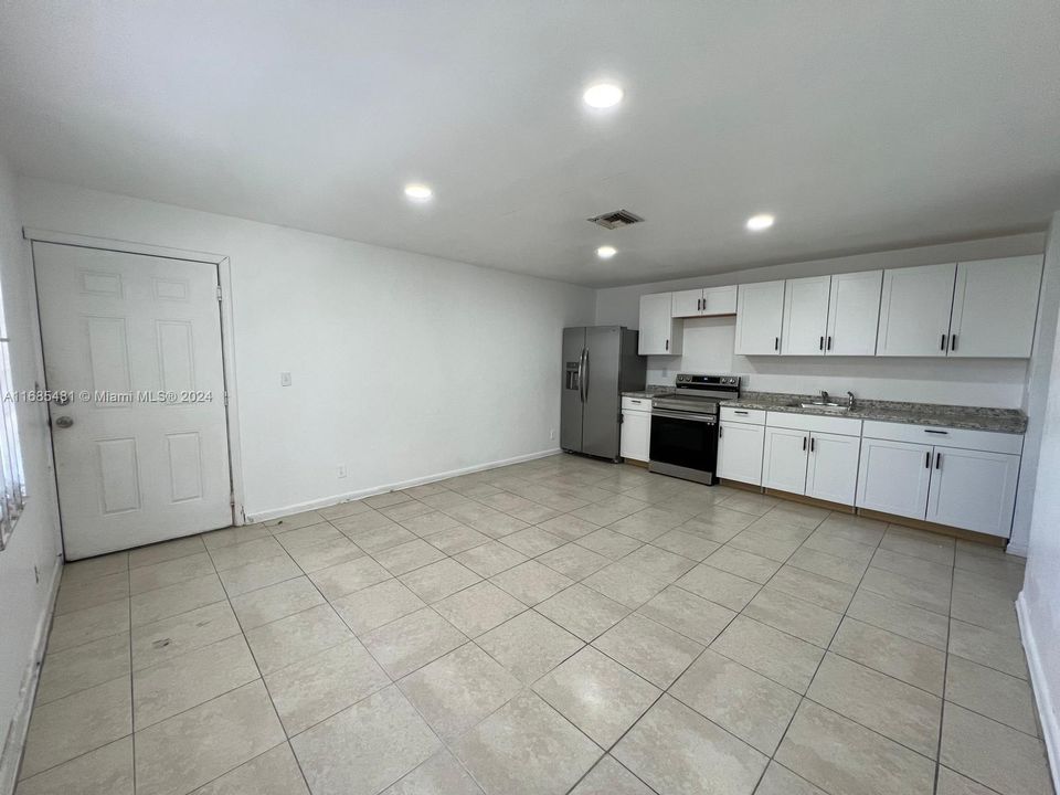 For Rent: $2,000 (3 beds, 1 baths, 3100 Square Feet)