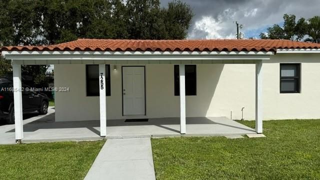 For Rent: $3,500 (3 beds, 1 baths, 936 Square Feet)