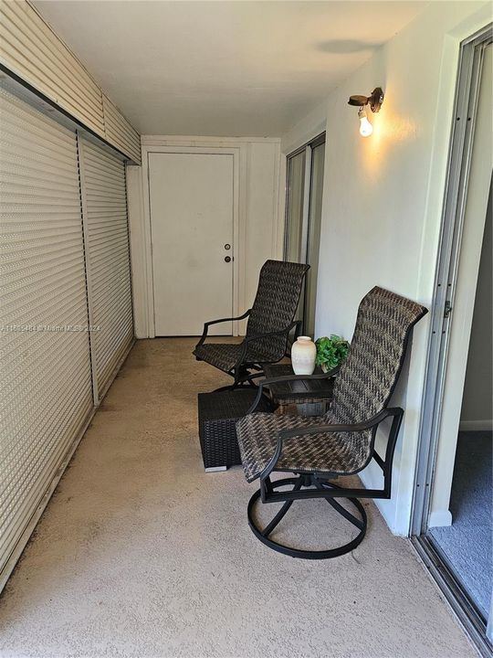 For Sale: $165,000 (1 beds, 1 baths, 816 Square Feet)