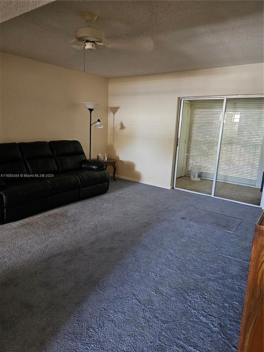 For Sale: $165,000 (1 beds, 1 baths, 816 Square Feet)