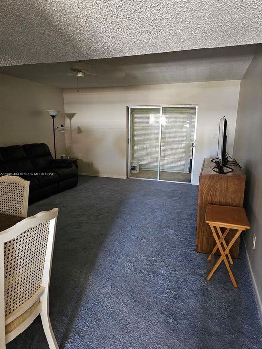 For Sale: $165,000 (1 beds, 1 baths, 816 Square Feet)