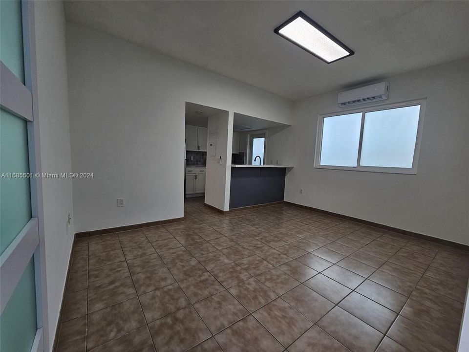 For Rent: $2,200 (2 beds, 1 baths, 2349 Square Feet)