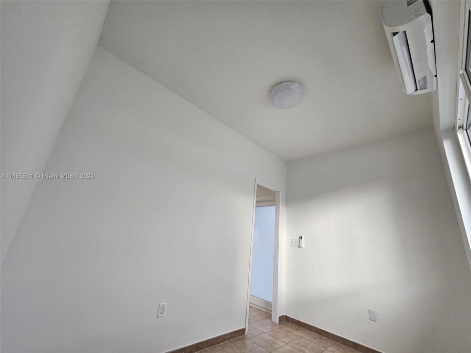 For Rent: $2,200 (2 beds, 1 baths, 2349 Square Feet)