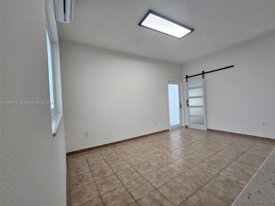 For Rent: $2,200 (2 beds, 1 baths, 2349 Square Feet)