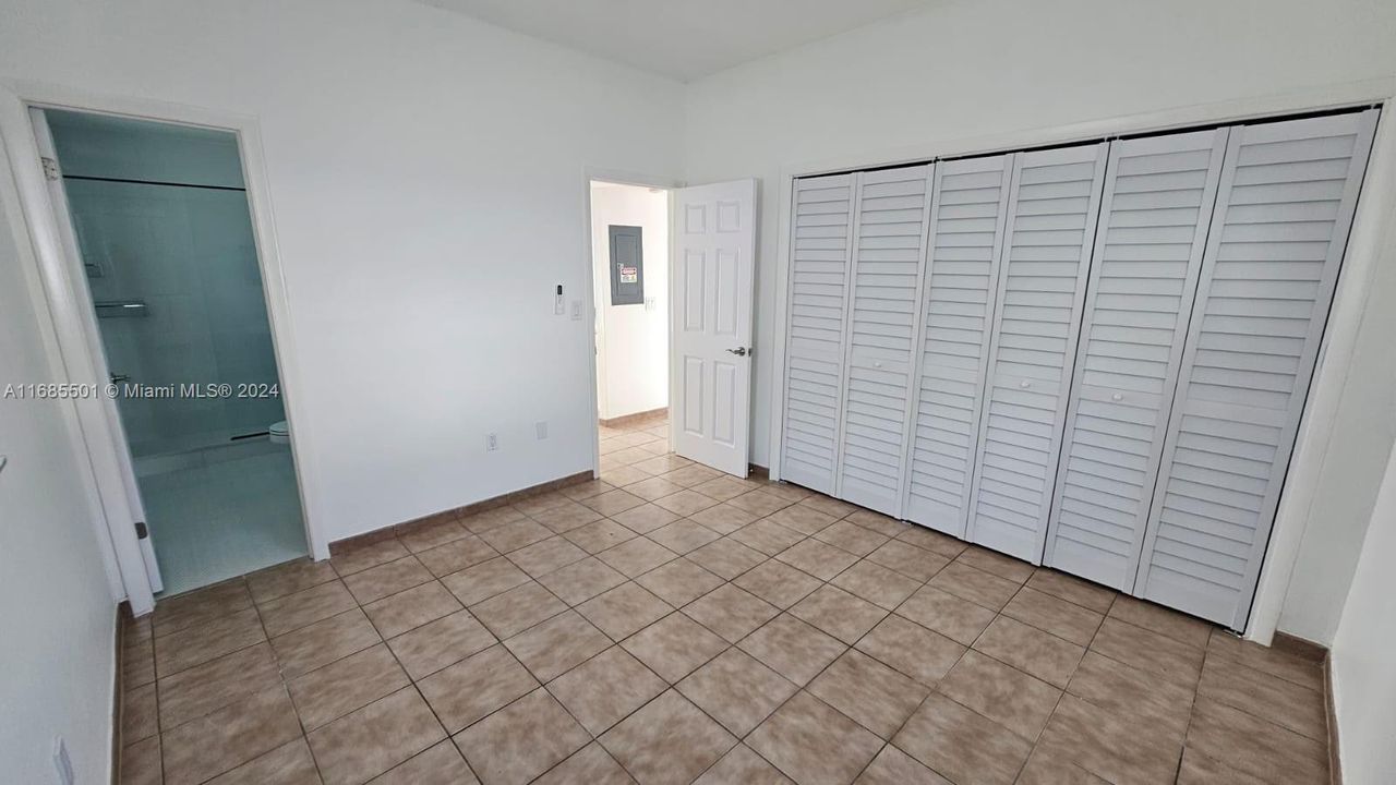 For Rent: $2,200 (2 beds, 1 baths, 2349 Square Feet)