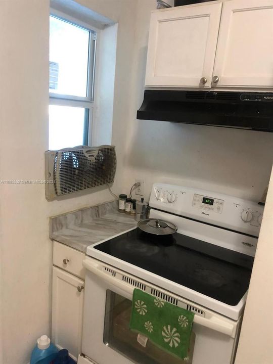 For Rent: $2,500 (2 beds, 1 baths, 925 Square Feet)