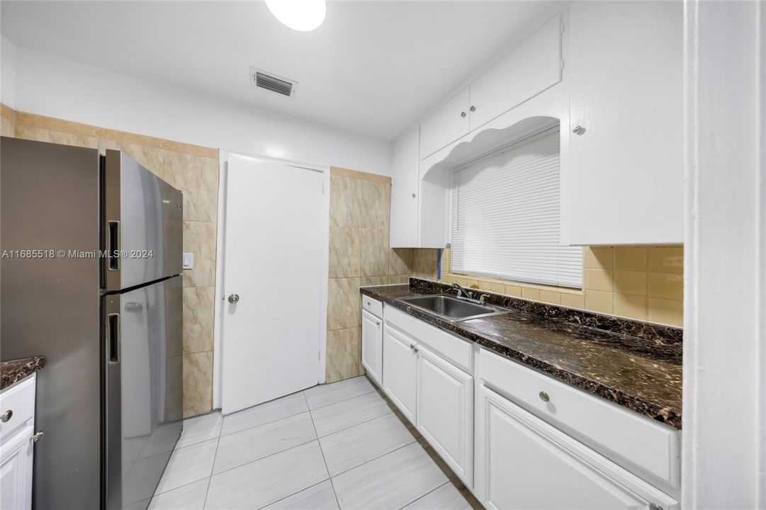 For Sale: $564,000 (3 beds, 1 baths, 1281 Square Feet)