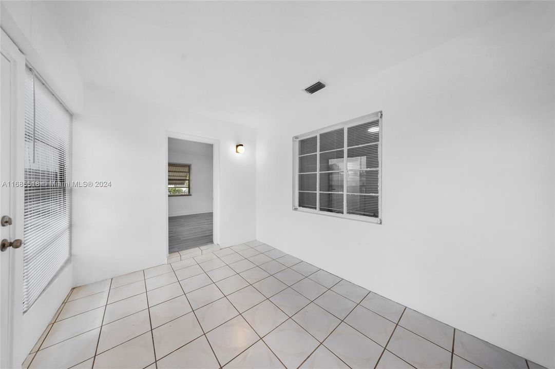 For Sale: $564,000 (3 beds, 1 baths, 1281 Square Feet)