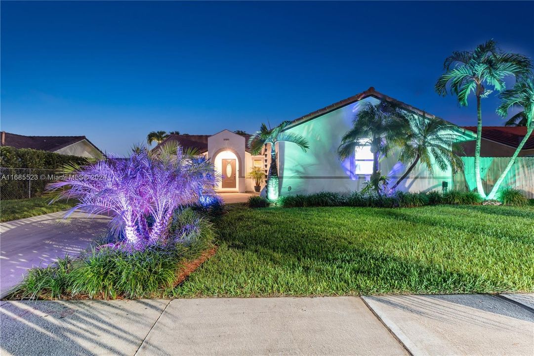 Active With Contract: $695,000 (3 beds, 2 baths, 1393 Square Feet)