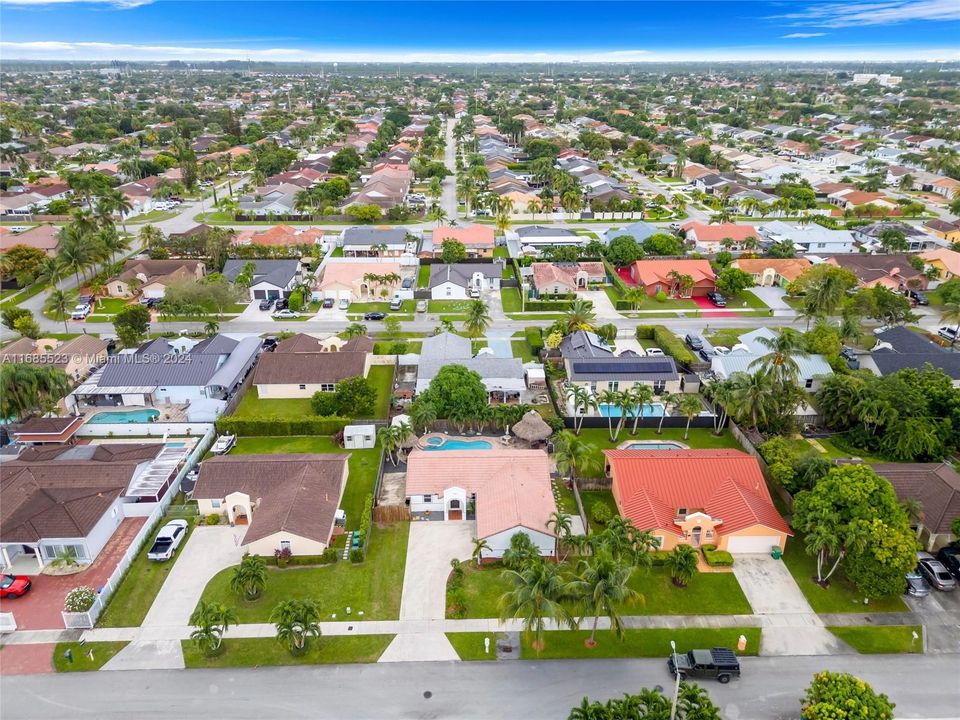 Active With Contract: $695,000 (3 beds, 2 baths, 1393 Square Feet)