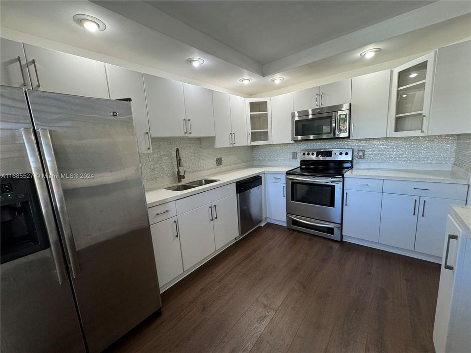 For Rent: $2,300 (2 beds, 2 baths, 1231 Square Feet)