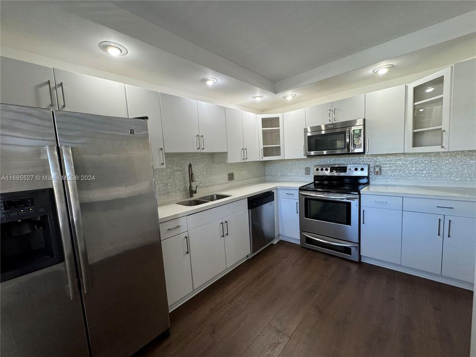 For Rent: $2,300 (2 beds, 2 baths, 1231 Square Feet)